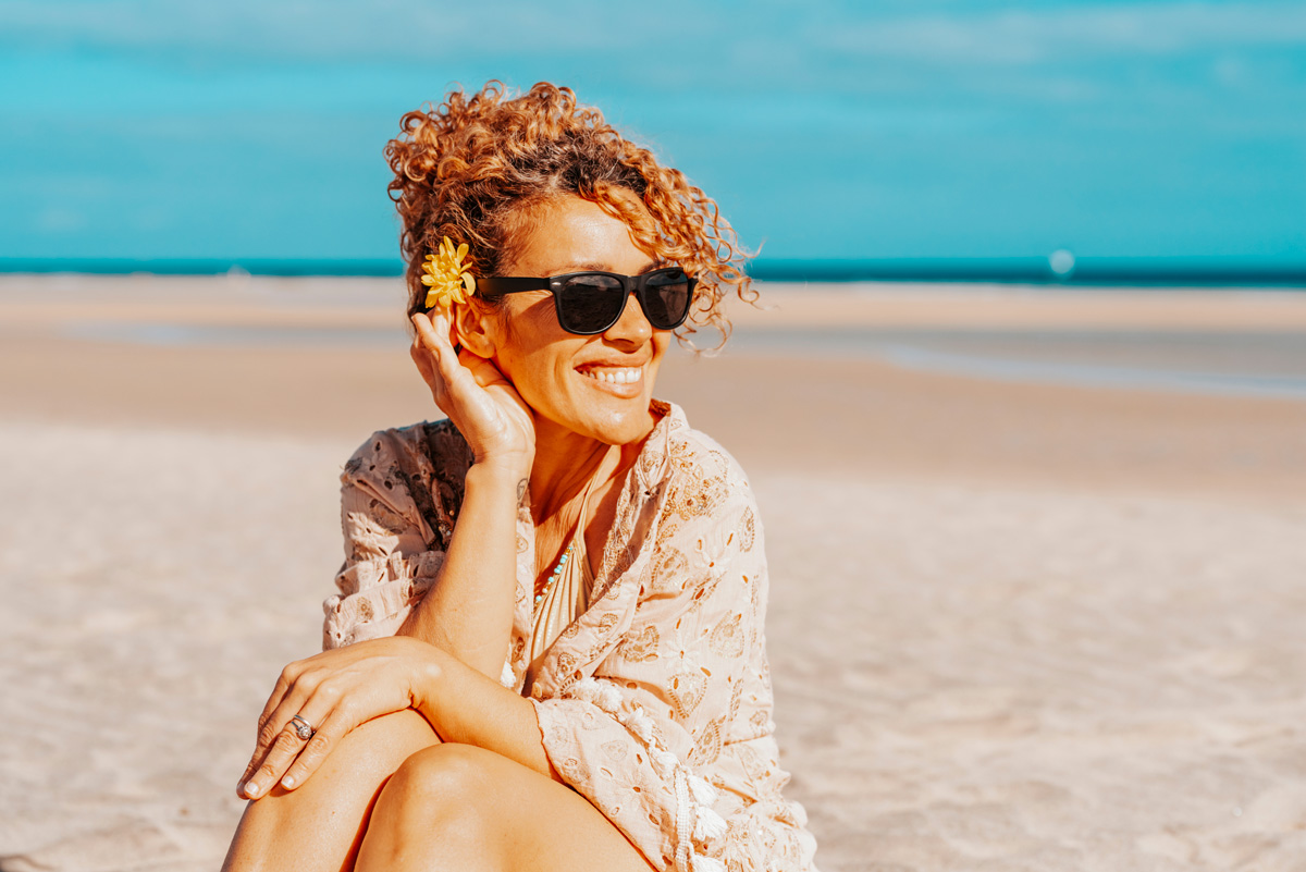 Cliente con capelli danneggiati da sale e sole durante un trattamento nel salone D&F a Como